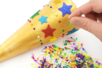 étoiles paillettes sur coupe - Activités manuelles fête des pères – 10doigts.fr