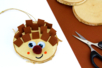 Hérisson avec un rondin de bois - Décors nature – 10doigts.fr