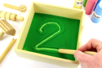 Activité Montessori : Bac à sable - Apprentissage et dessin - Sable créatif – 10doigts.fr