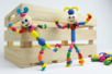personnages rigolos en perles activité enfants - Jeux de construction – 10doigts.fr