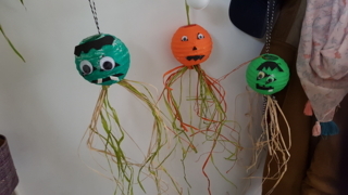 Halloween enfantin - Lampes et guirlandes - 10doigts.fr