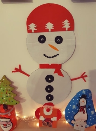 voici le deuxiemen bonhomme de neige en rouge - Pâques, Noël - 10doigts.fr