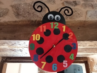 Horloge coccinelle super - Créations d'enfant - 10doigts.fr