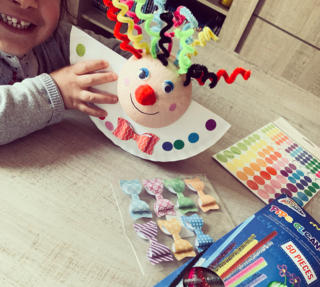 Clown rigolo à bascule - 10doigts.fr