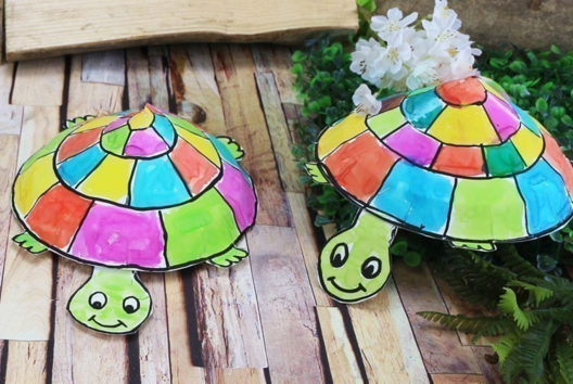 Fabriquer une tortue avec une assiette en carton - Activités manuelles animaux - 10doigts.fr