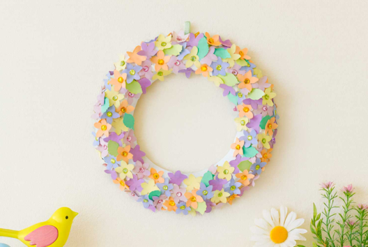 COURONNE PRINTEMPS FLEURIE - Activités manuelles Printemps - 10doigts.fr