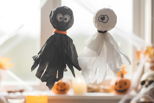 fan^tomes en papier de soie halloween - Activités manuelles Halloween - 10doigts.fr