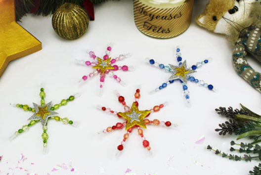 Flocons de neige en perles activité enfants noël - Activités manuelles enfants Hiver - 10doigts.fr - 2