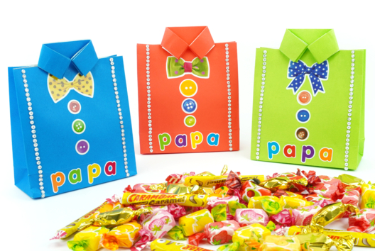 pochette surprise chemise cadeau fête des pères - Activités manuelles fête des pères - 10doigts.fr - 2
