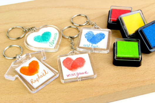 porte clés empreinte doigt coeur - Activités manuelles Fête des Mères : des idées cadeaux à fabriquer avec amour - 10doigts.fr