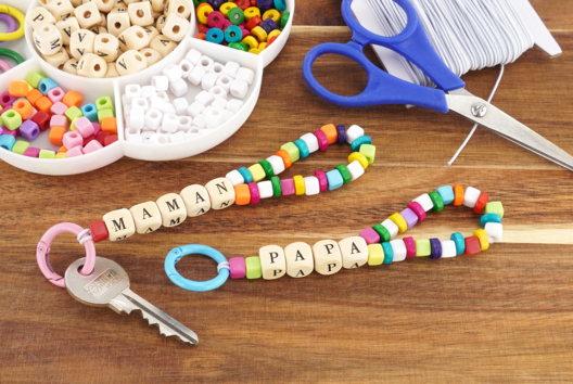 porte clés fête des mères fête des pères - Activités manuelles porte-clés - 10doigts.fr