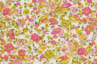 Coupon de tissu en coton imprimé fleurs, rose jaune fond vert - 55 x 45,5 cm - Coupons de tissus - 10doigts.fr
