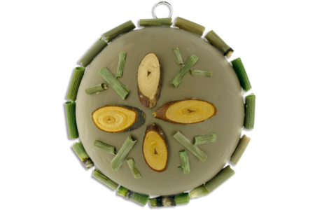 Lamelles de bois : Idée Créa Collage sur boule carton ou polystyrène - Décors nature – 10doigts.fr