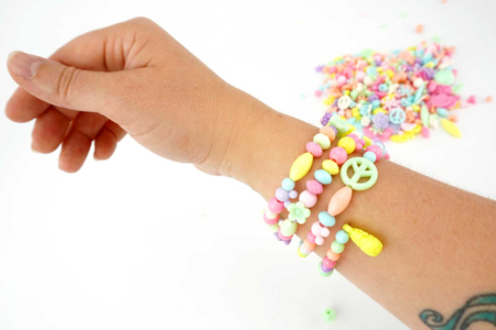 bracelet multirang perles plastiques - Perles Plastique – 10doigts.fr