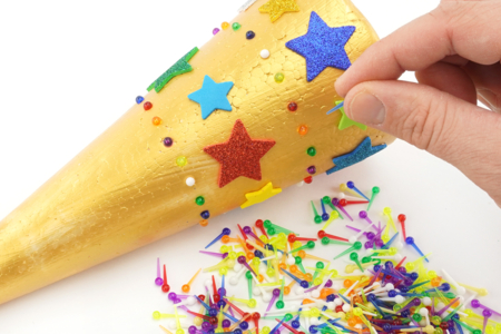 étoiles paillettes sur coupe - Activités manuelles fête des pères – 10doigts.fr