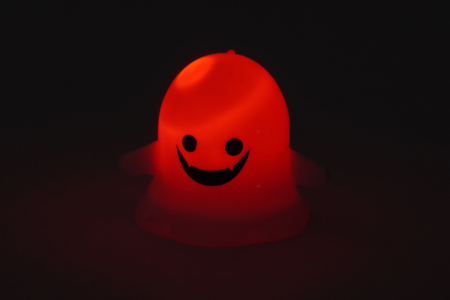 fantôme lumineux LED décoration halloween - Articles lumineux, guirlandes et bougies LED – 10doigts.fr