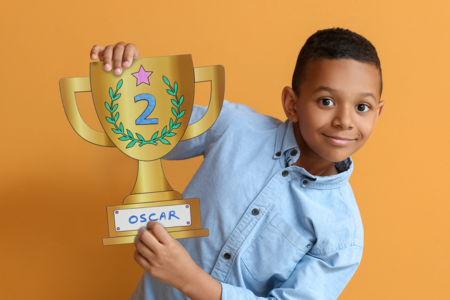 Grands trophées à personnaliser - 6 tophées - Formes et dessins à colorier – 10doigts.fr