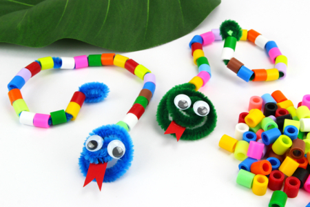 serpents en perles activités enfants - Activités manuelles animaux – 10doigts.fr