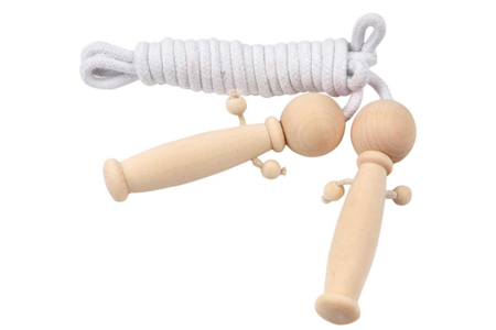 Set de 6 cordes à sauter avec poignées en bois - Jeux et Jouets en bois – 10doigts.fr