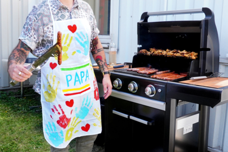 tablier fête des pères barbecue cadeau enfants empreintes mains - Activités manuelles fête des pères – 10doigts.fr