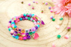 Bracelets "AMOUR" perles arc-en- ciel - Bracelets - 10doigts.fr - 2