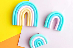 Broche Arc-en-ciel - Pâtes Fimo Effect - 10doigts.fr - 2