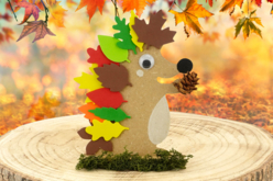 Louison le hérisson - Fleurs séchées, pommes de pin - 10doigts.fr - 2