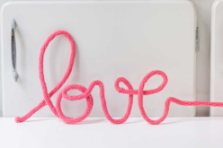 mot Tricotin manuel en bois + 1 aiguille - Tricotins - 10doigts.fr - 2