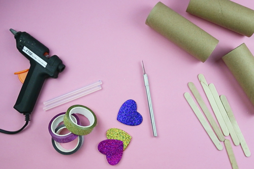 Support pour smartphone avec un rouleau en carton