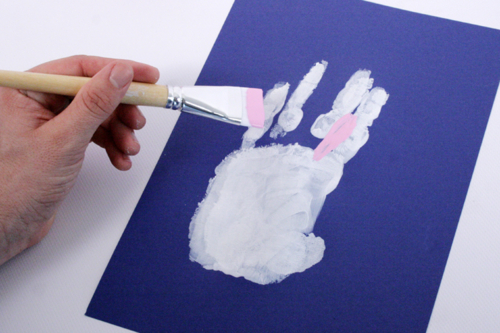 Lapin de Pâques empreinte de main