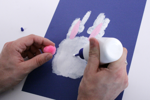 Lapin de Pâques empreinte de main