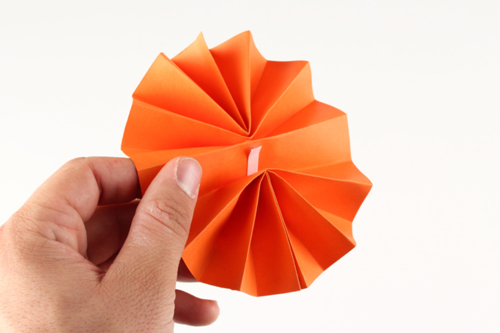 Petites citrouilles en papier