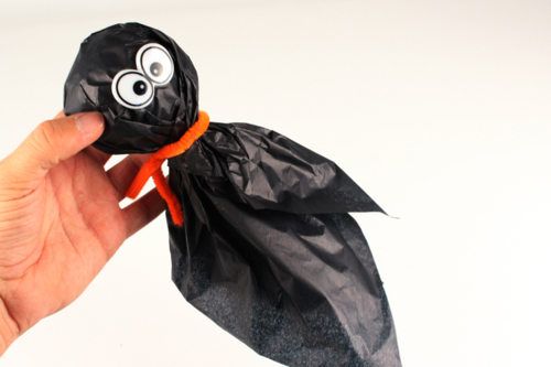 Petits fantômes à suspendre