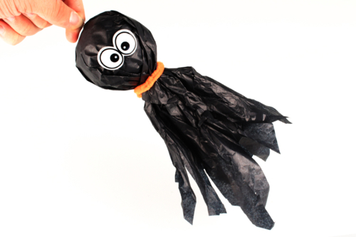 Petits fantômes à suspendre