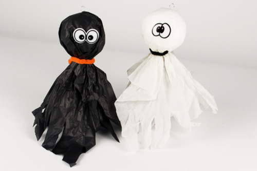 Petits fantômes à suspendre