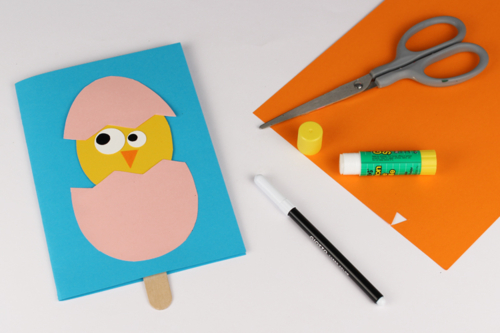 Le poussin sort de son oeuf