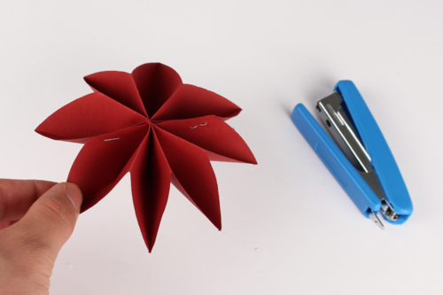 Guirlande de fleurs en papier