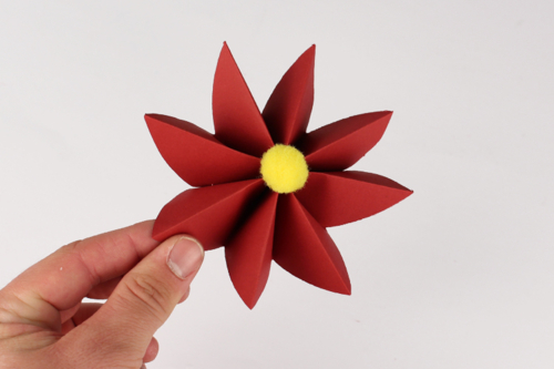 Guirlande de fleurs en papier