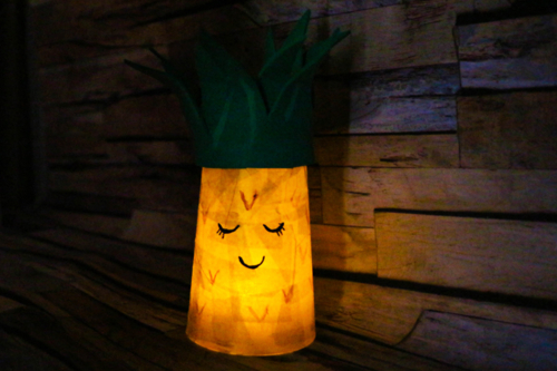 Photophores Ananas et Licorne avec des gobelets en plastique