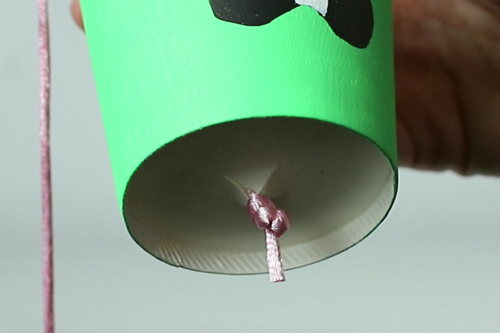 Bilboquet avec un gobelet