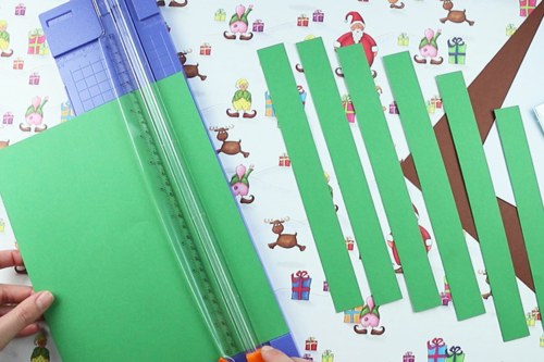 Sapin 3D avec des bandes de papier