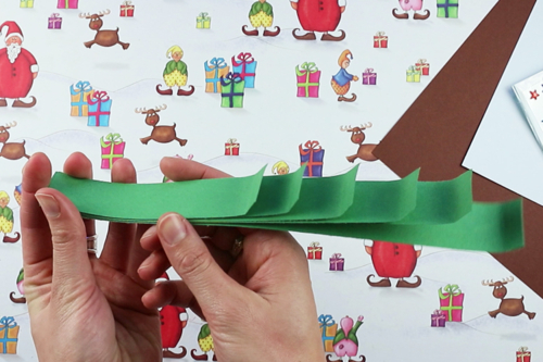 Sapin 3D avec des bandes de papier