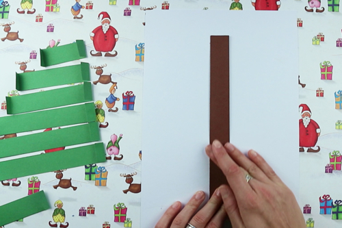Sapin 3D avec des bandes de papier
