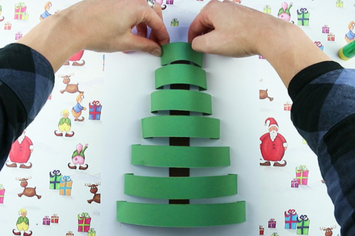 Sapin 3D avec des bandes de papier