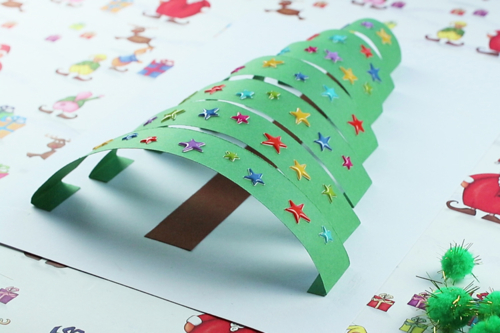 Sapin 3D avec des bandes de papier