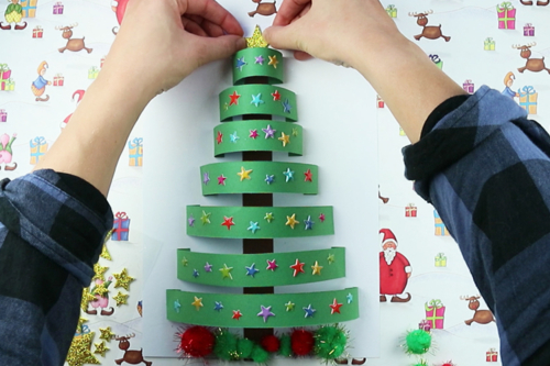 Sapin 3D avec des bandes de papier