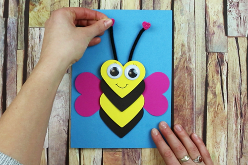 Carte abeille coeurs
