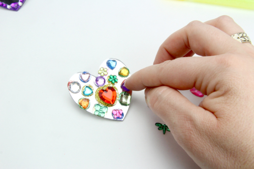 Collage des strass -