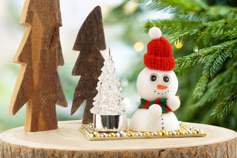 Bonhomme de neige et sapin lumineux
