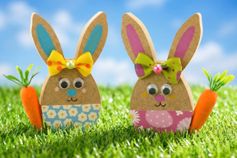 Lapin de Pâques en bois